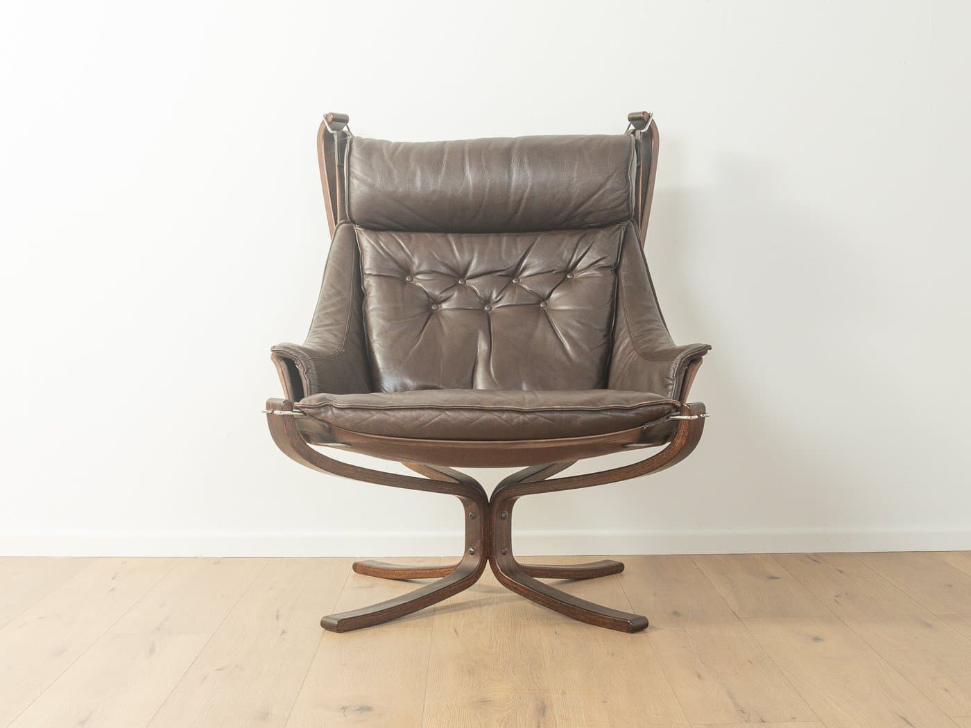 Zestaw fotela i podnóżka Falcon, skóra brązowa, teak brązowy, proj. S. Ressell, Vatne Møbler, Norwegia, lata 70. - 280667