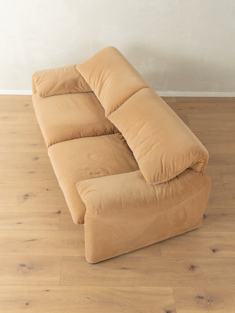 Sofa 675 Maralunga, sztruks beżowy, proj. V. Magistretti, Cassina, Włochy, lata 70. - 280276