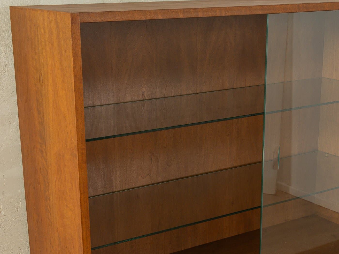 Witryna, orzech brązowy, szkło, stal czarna, Niemcy, lata 50. - 280232