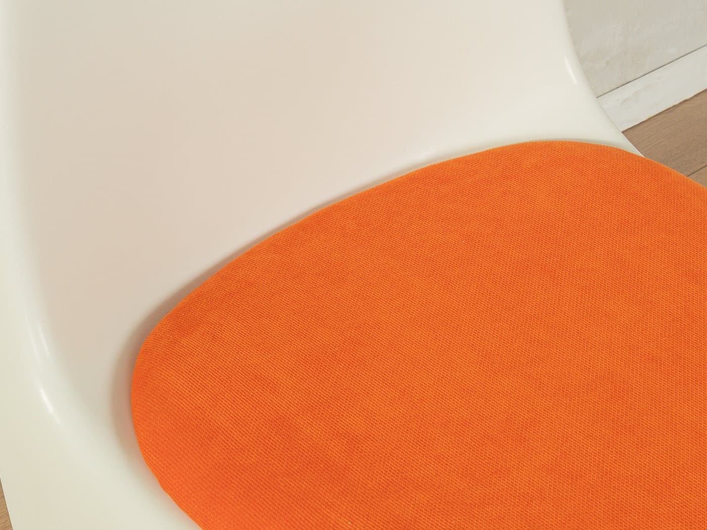 Zestaw sześciu krzeseł Casalino, biały, pomarańczowy, tworzywo, tkanina, proj. A. Begge, Casala, Niemcy, lata 70. - 280159