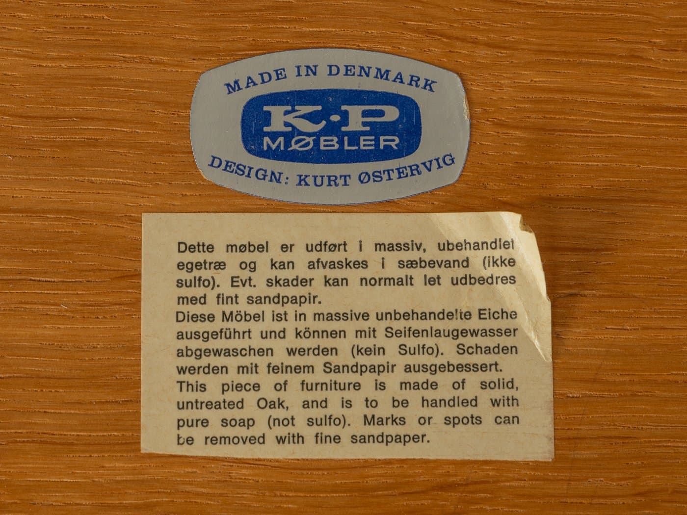 Zestaw trzech stolików nakładanych, dąb brązowy, proj. K. Østervig, Dania, lata 60. - 280082