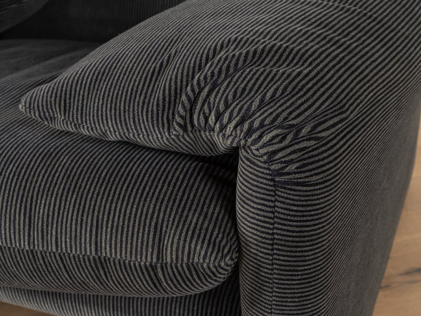 Sofa 675 Maralunga, sztruks grafitowy, proj. V. Magistretti, Cassina, Włochy, lata 70. - 279635