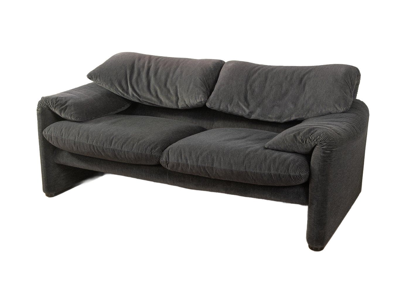 Sofa 675 Maralunga, sztruks grafitowy, proj. V. Magistretti, Cassina, Włochy, lata 70.