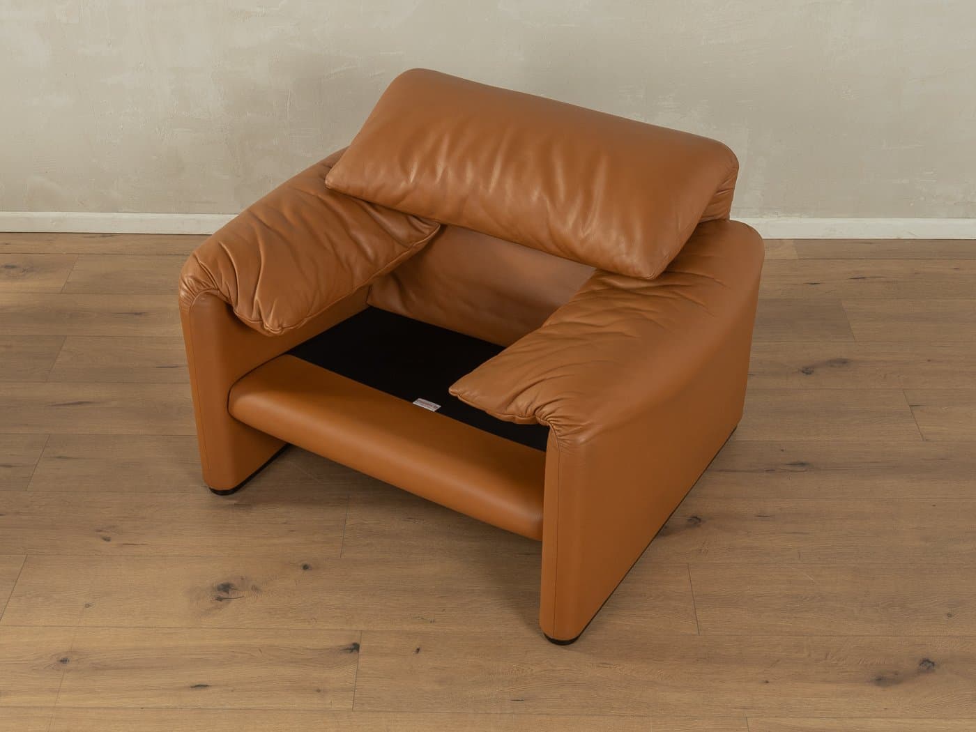 Zestaw fotel i podnóżek 675 Maralunga, skóra brązowa, proj. V. Magistretti, Cassina, Włochy, lata 70. - 279580