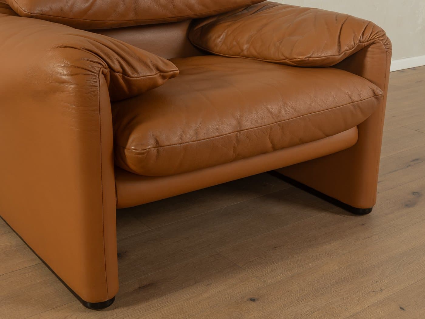 Zestaw fotel i podnóżek 675 Maralunga, skóra brązowa, proj. V. Magistretti, Cassina, Włochy, lata 70. - 279582