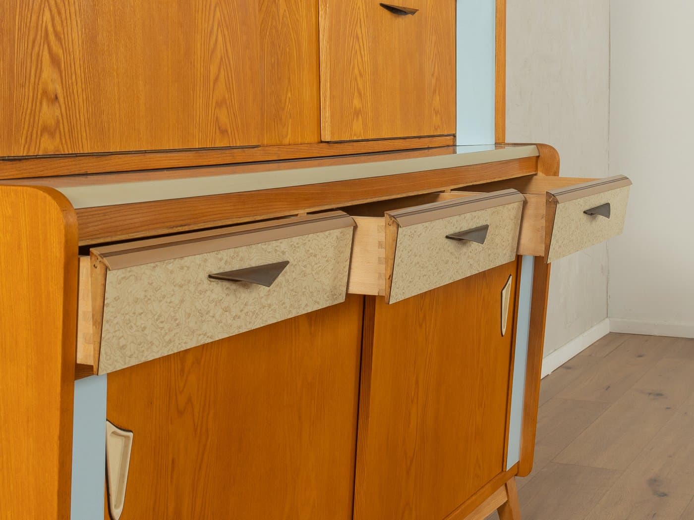 Kredens kuchenny, niebieski, jesion brązowy, szkło, Niemcy, lata 60. - 279547