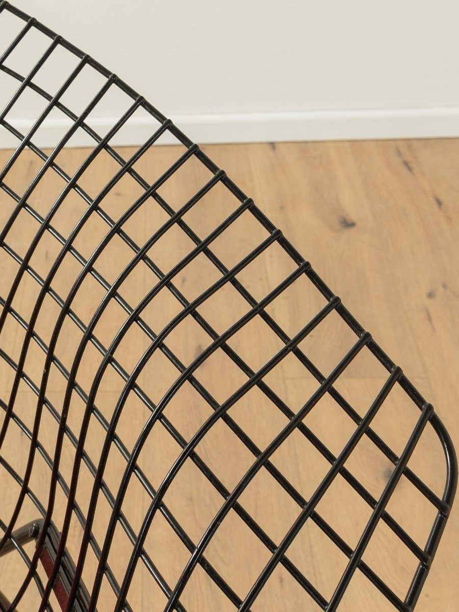 Fotel Diamond Chair HB_10, metal czarny, filc czerwony, proj. H. Bertoia, Knoll, Niemcy, lata 40. - 279385