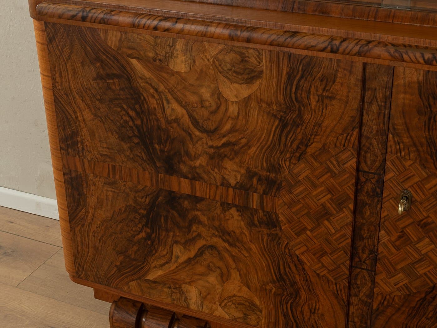 Witryna Art Deco, szkło, orzech brązowy, Niemcy, lata 20. - 279252