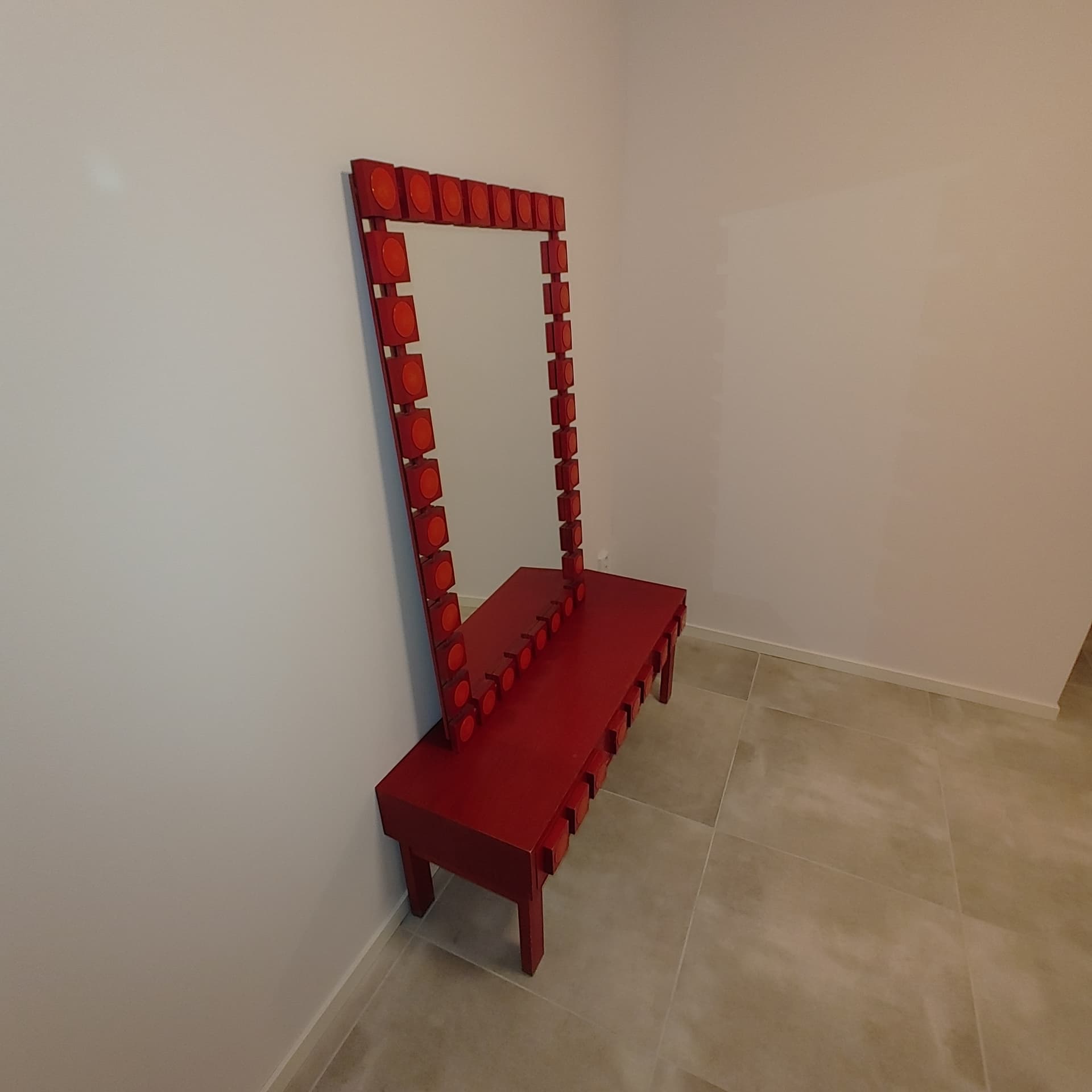 Konsola z lustrem, czerwony, drewno, proj. L. G. Nilsson, E. Wrangel, Ateljé Glas & Trä, Szwecja, lata 60. - 79273