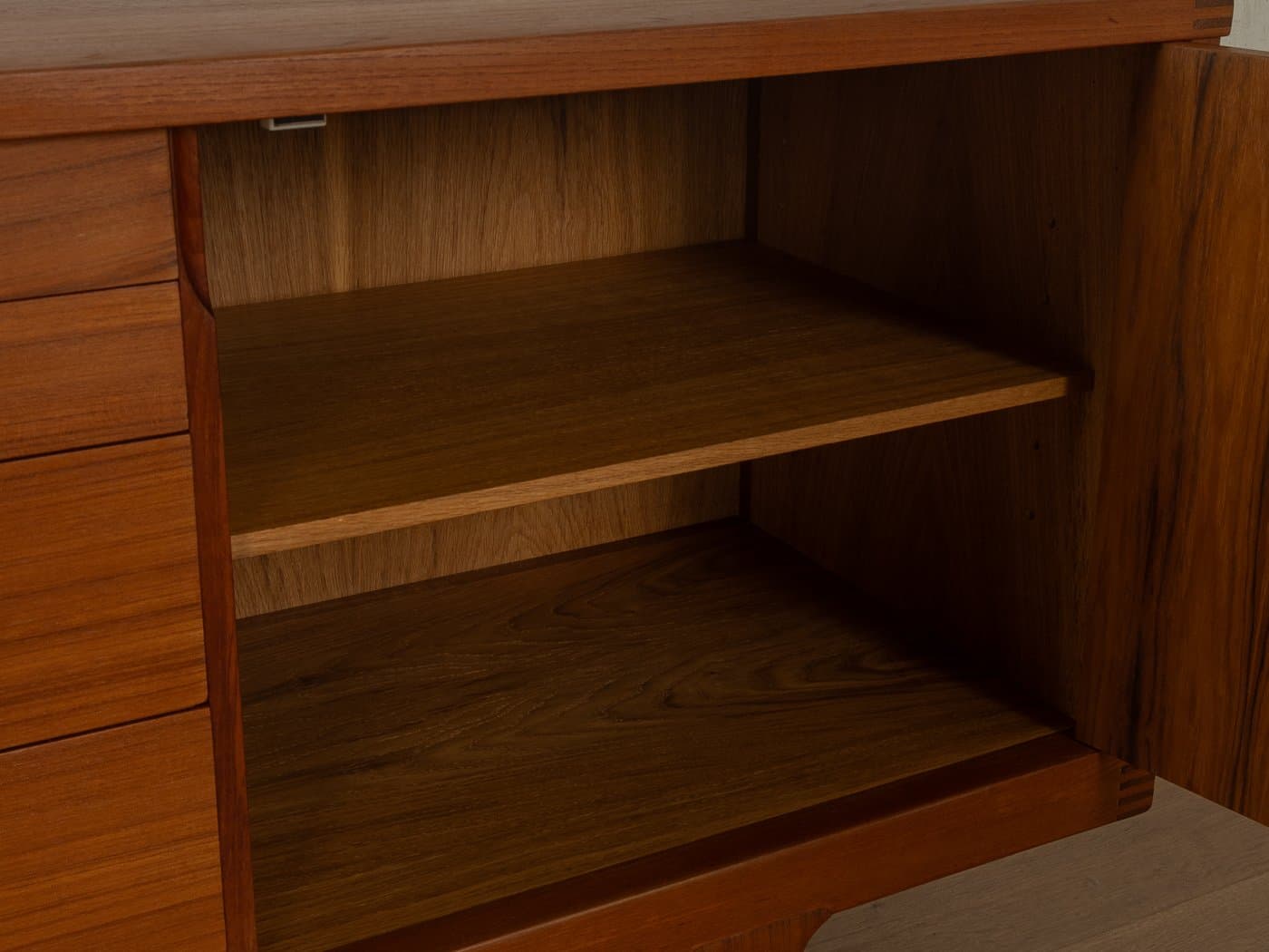 Sideboard, teak brązowy, proj. H. Kjaernulf, Dania, lata 60. - 278929