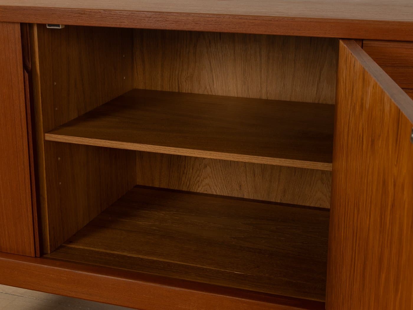 Sideboard, teak brązowy, proj. H. Kjaernulf, Dania, lata 60. - 278927