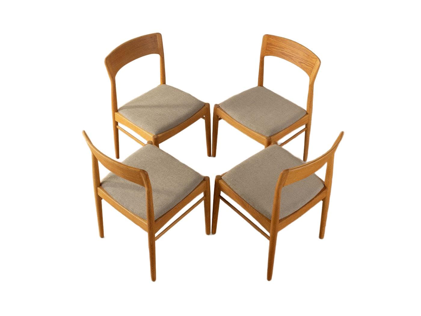 Zestaw czterech krzeseł jadalnianych, dąb brązowy, tkanina beżowa, proj. H. Kjærnulf, Dania, lata 60.