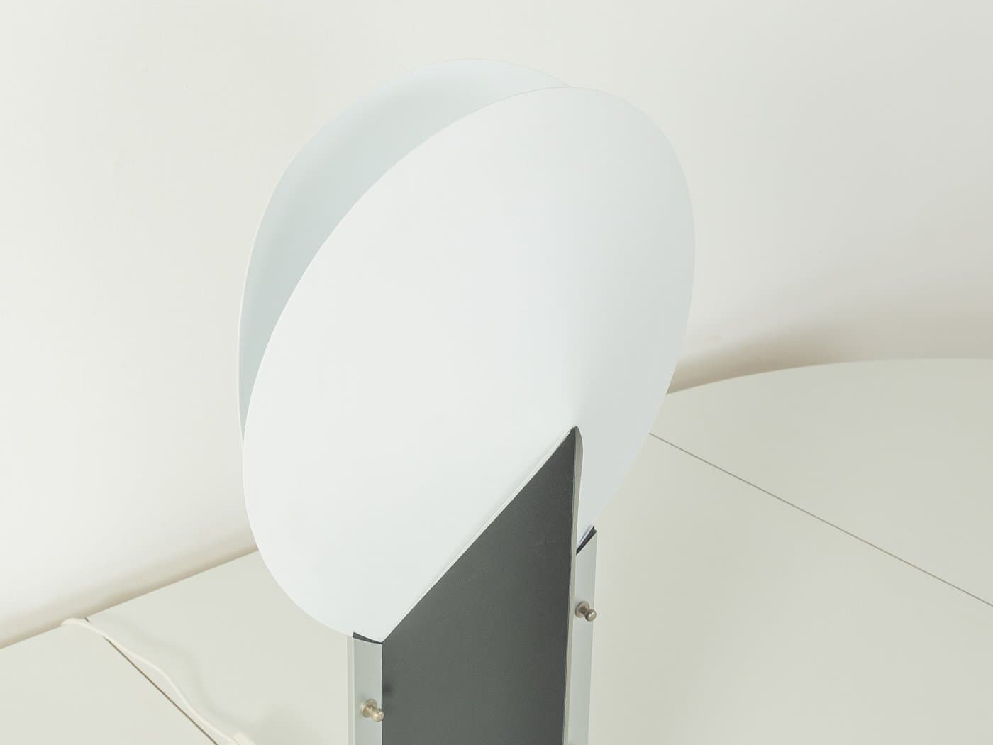 Lampa stołowa Moon, plastik czarny, plastik biały, proj. S. Parker, Slamp, Włochy, lata 90. - 278694