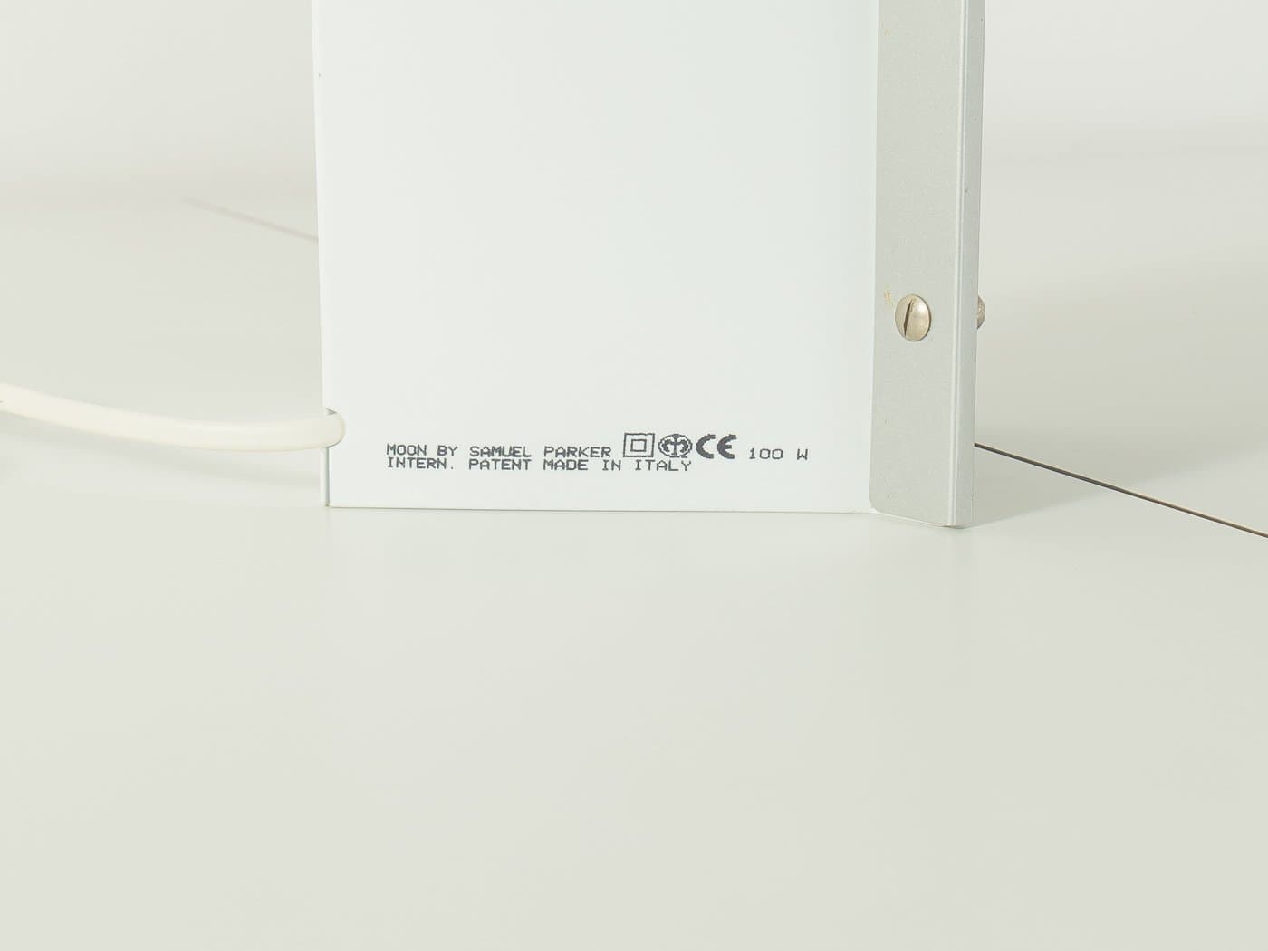 Lampa stołowa Moon, plastik czarny, plastik biały, proj. S. Parker, Slamp, Włochy, lata 90. - 278697