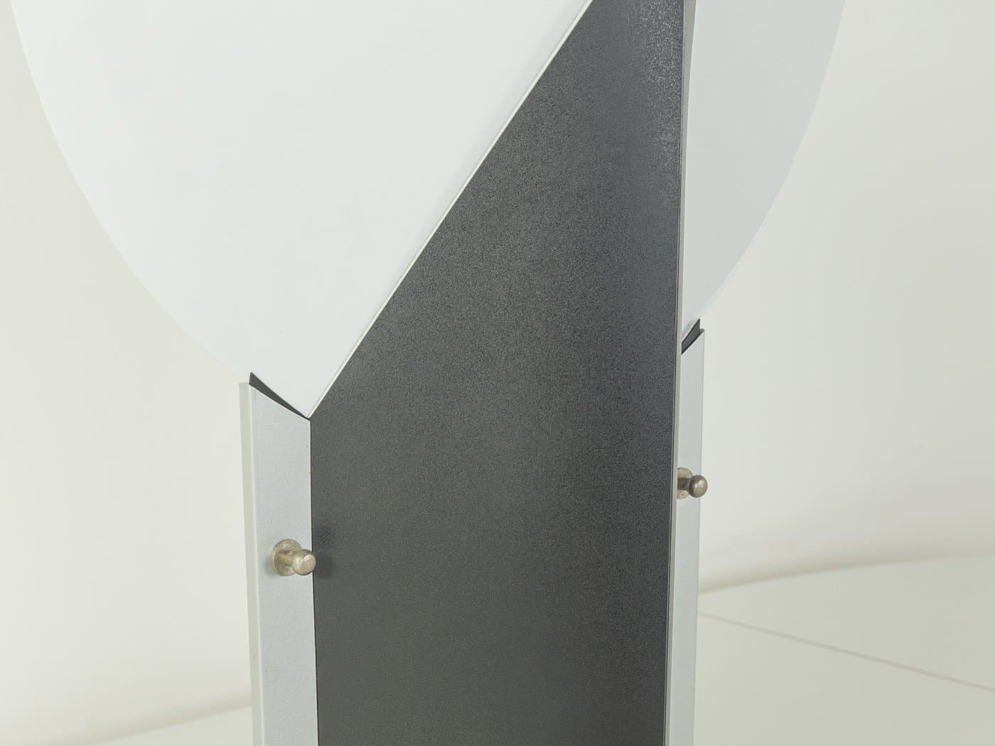 Lampa stołowa Moon, plastik czarny, plastik biały, proj. S. Parker, Slamp, Włochy, lata 90. - 278695