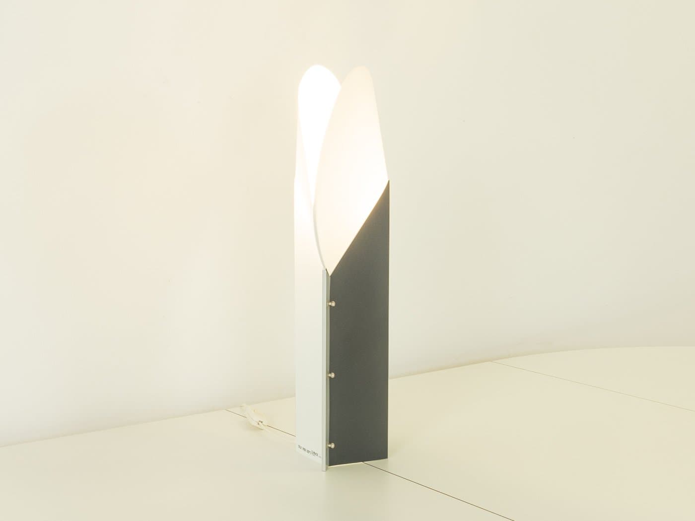 Lampa stołowa Moon, plastik czarny, plastik biały, proj. S. Parker, Slamp, Włochy, lata 90. - 278691