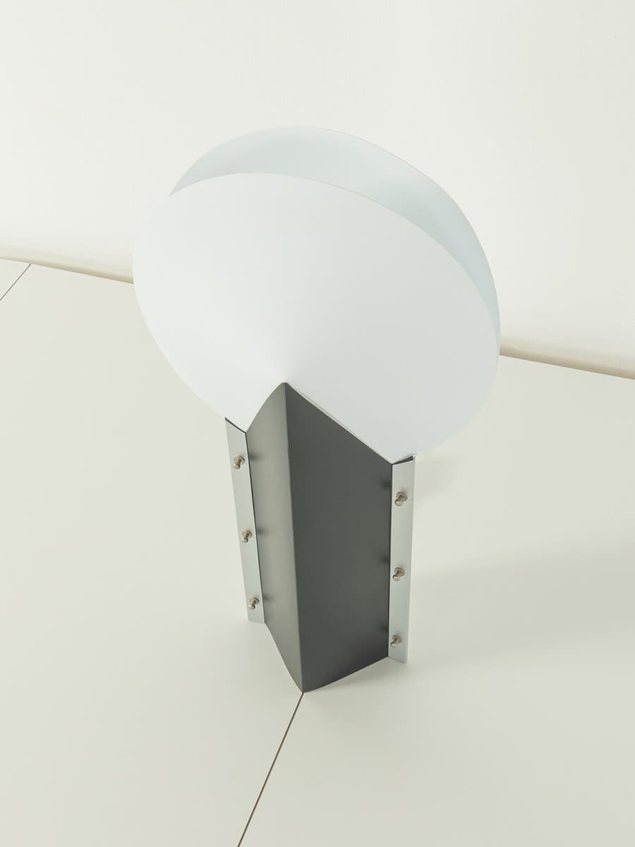 Lampa stołowa Moon, plastik czarny, plastik biały, proj. S. Parker, Slamp, Włochy, lata 90. - 278692
