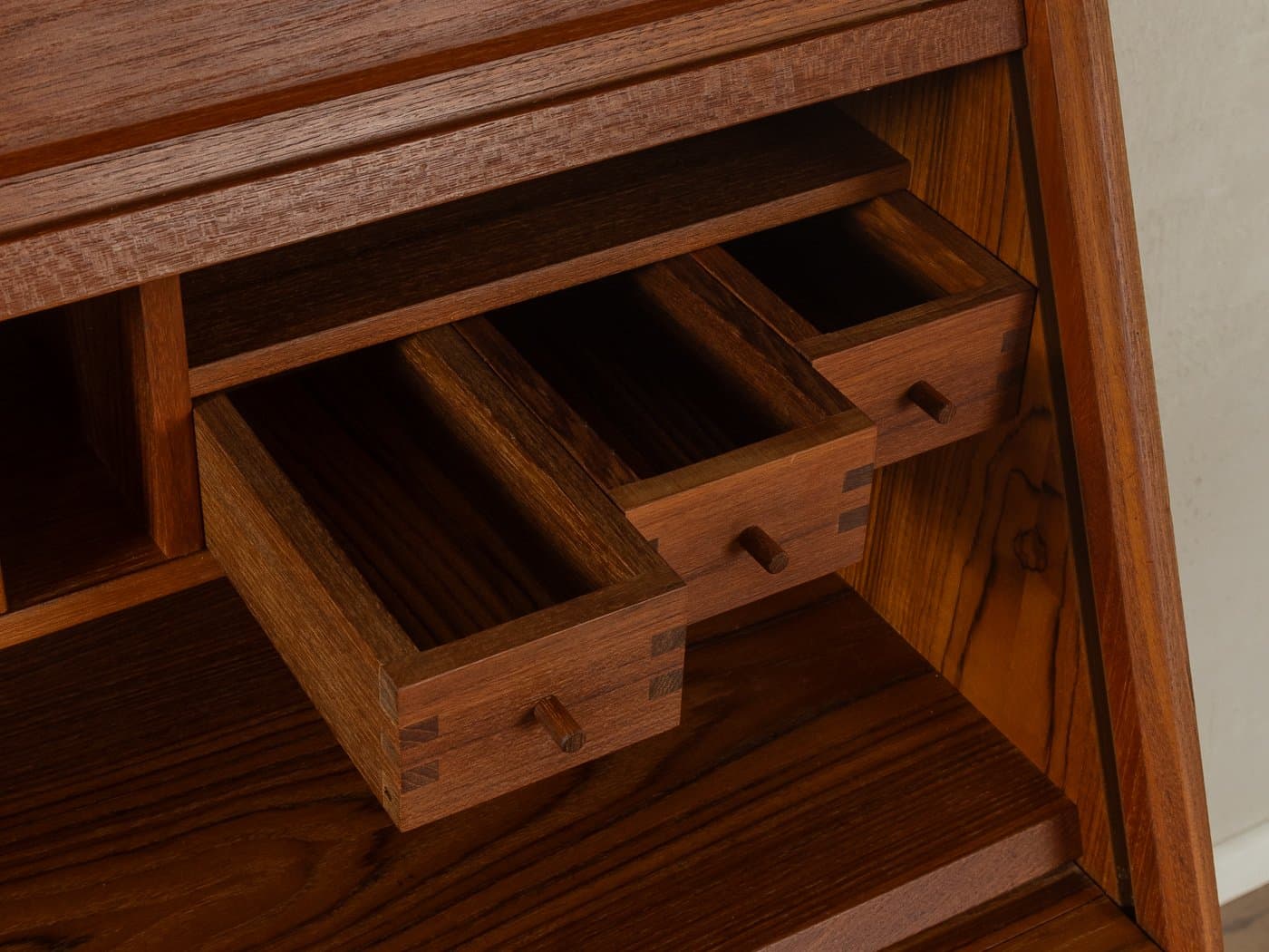 Sekretarzyk Dyrlund, brązowy, teak, Dania, lata 80. - 278686