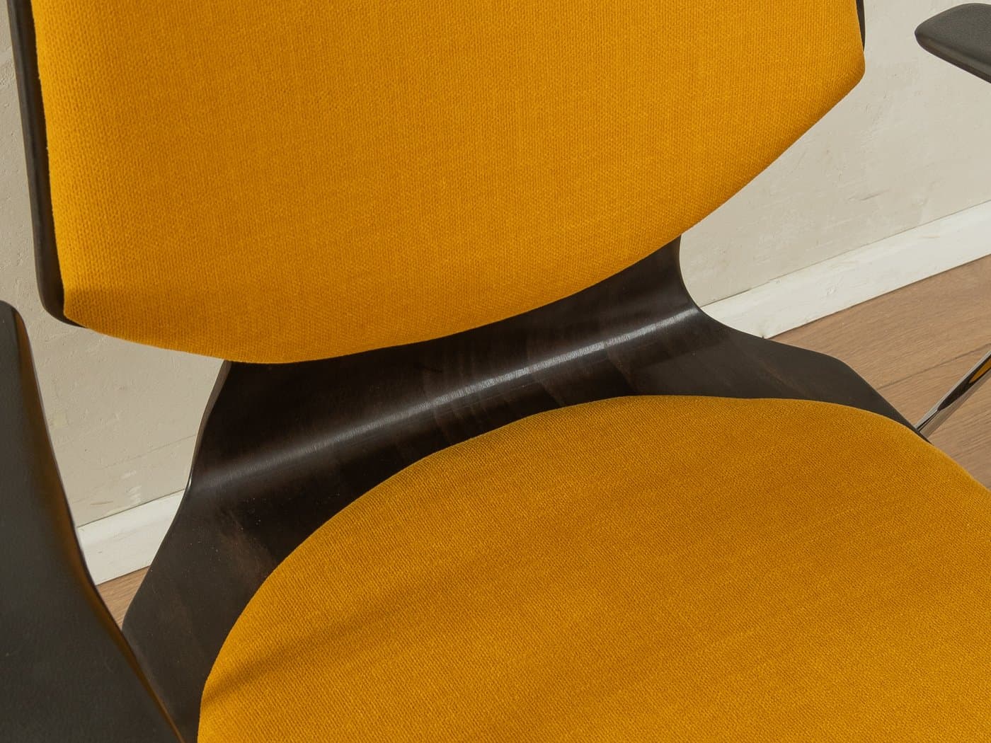 Krzesło jadalniane, musztardowy, tkanina, sklejka czarna, stal chromowana, Niemcy, lata 70. - 278654