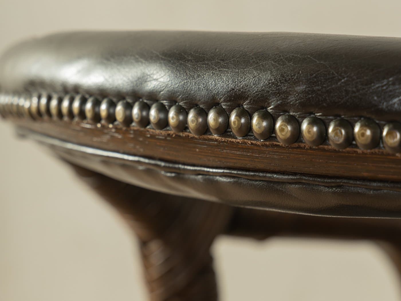 Para hokerów, brązowy, bambus, skóra czarna, Dania, lata 70. - 278592