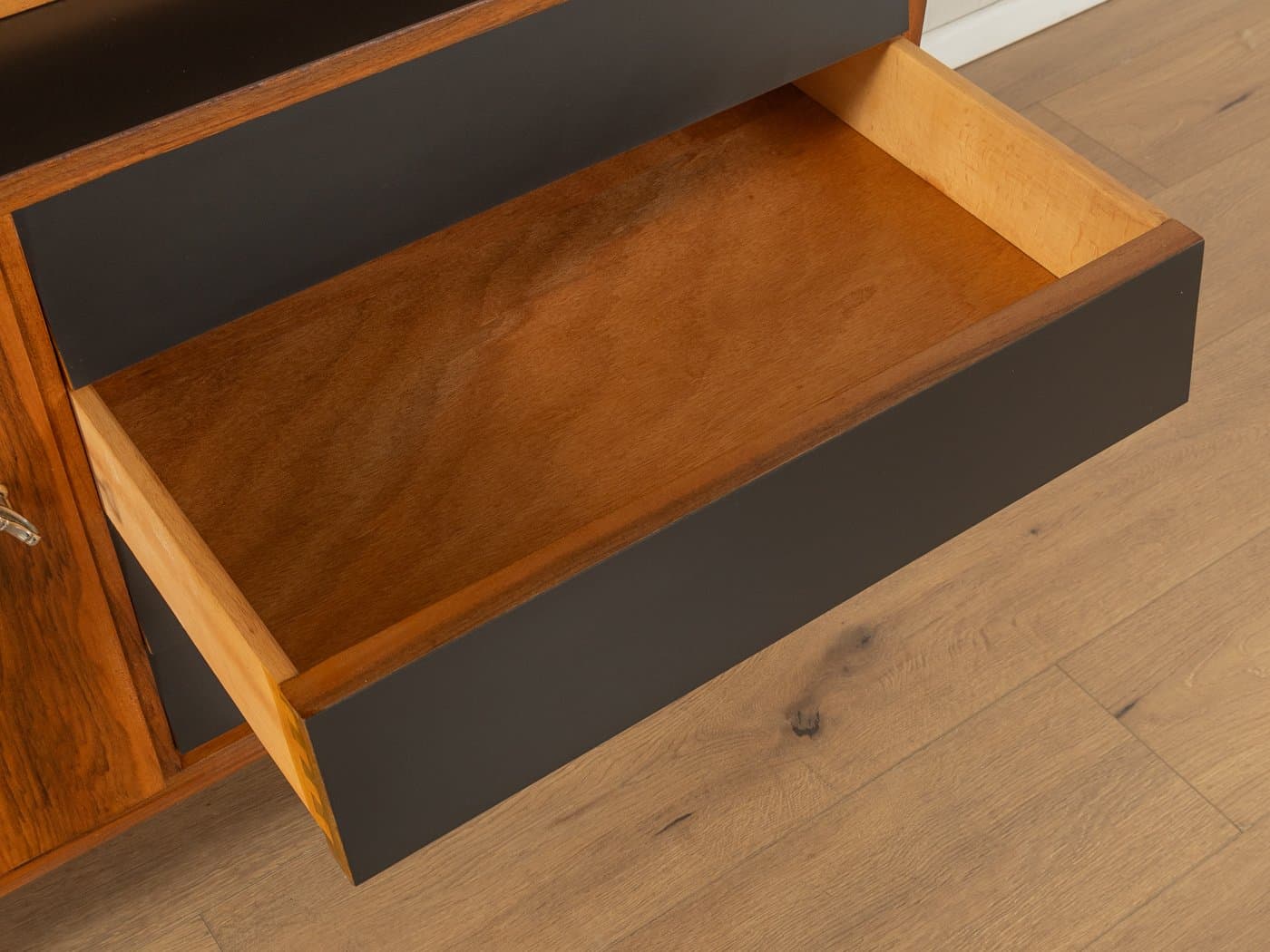 Komoda, brązowy orzech, czarne fronty, Niemcy, lata 50. - 278456