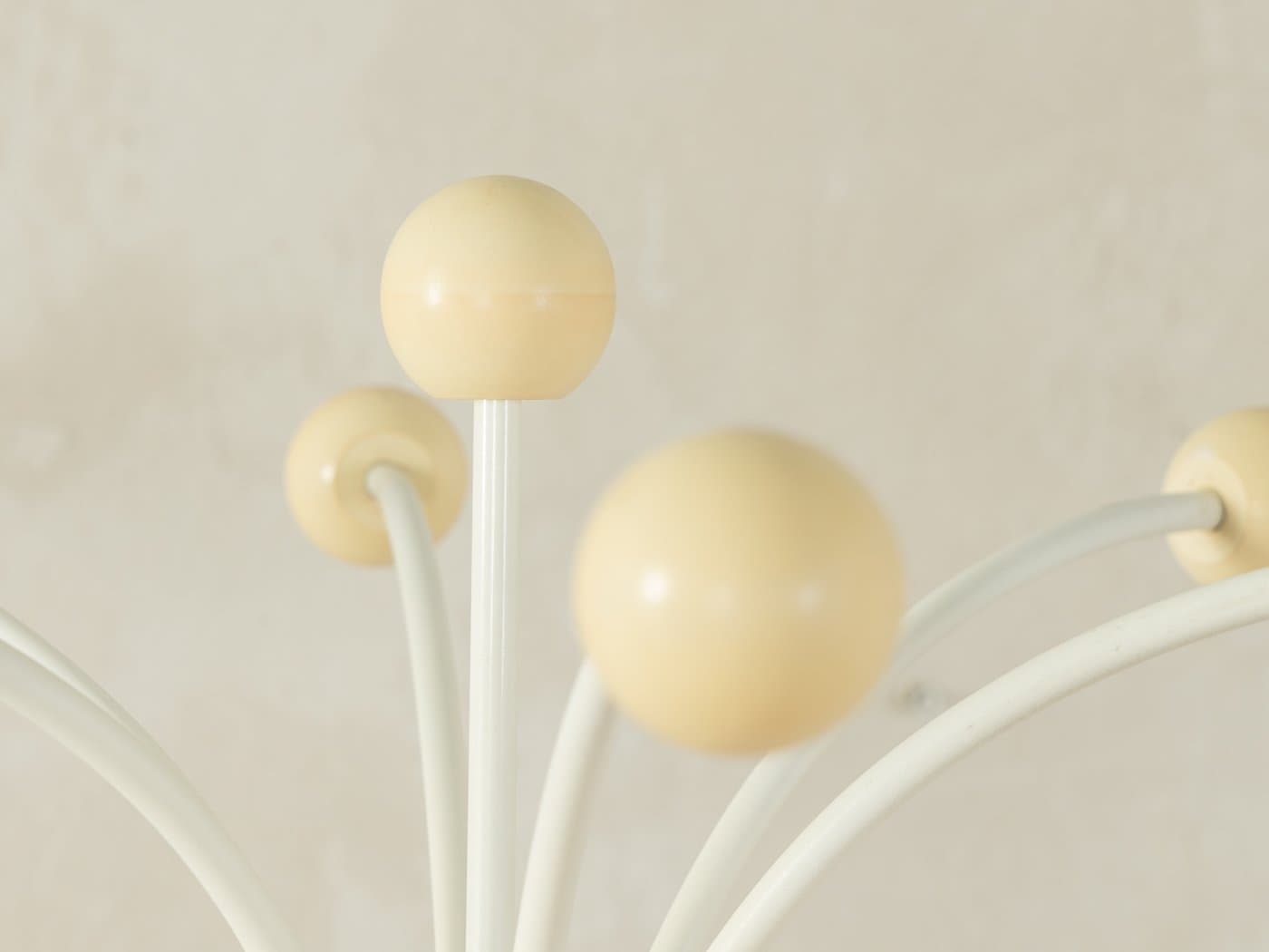 Wieszak stojący Postmodern, metal biały, Niemcy, lata 80. - 278437