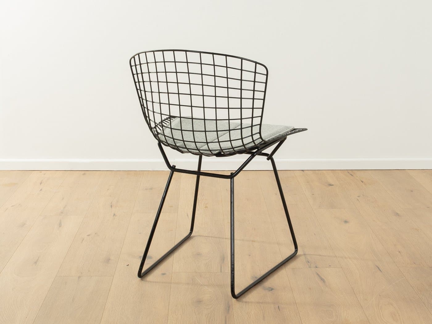 Zestaw czterech krzeseł Model 420 Bertoia, metal czarny, Knoll, USA, lata 40. - 278318