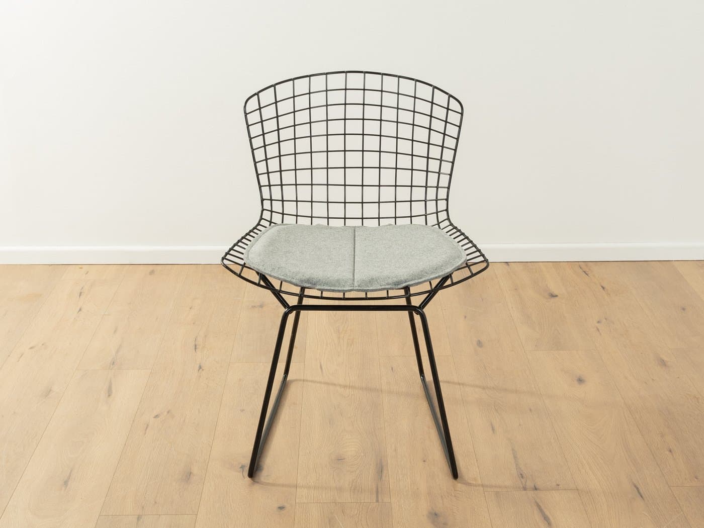 Zestaw czterech krzeseł Model 420 Bertoia, metal czarny, Knoll, USA, lata 40. - 278319