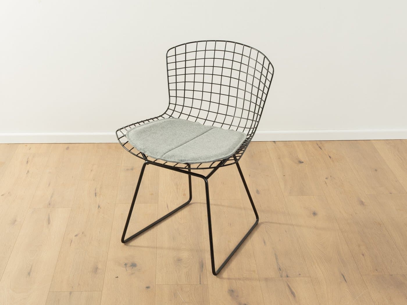 Zestaw czterech krzeseł Model 420 Bertoia, metal czarny, Knoll, USA, lata 40. - 278316