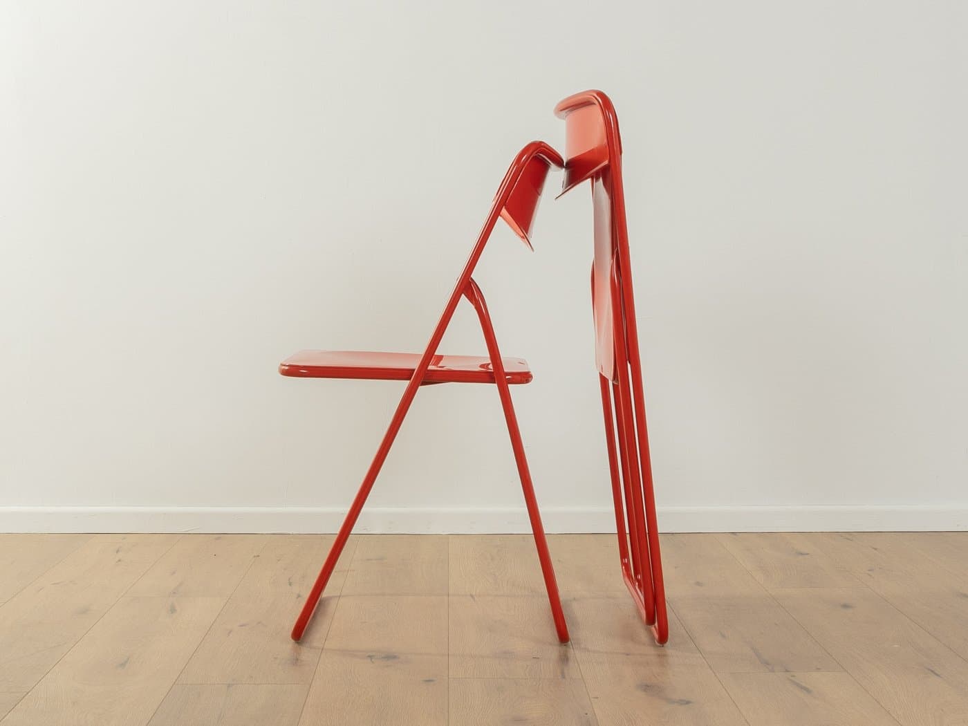 Para krzeseł składanych Ted, metal czerwony, plastik czerwony, proj. N. Gammelgaard, Ikea, Szwecja, lata 70. - 278280