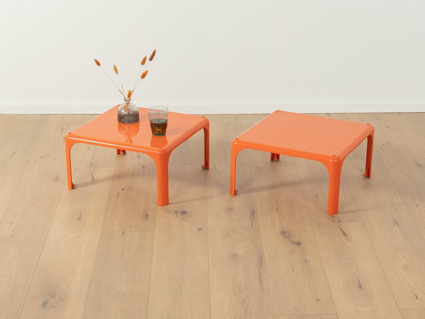 Zestaw dwóch stolików bocznych Demetrio 45, pomarańczowy, plastik, proj. V. Magistretti, Artemide, Włochy, lata 60. - 278259