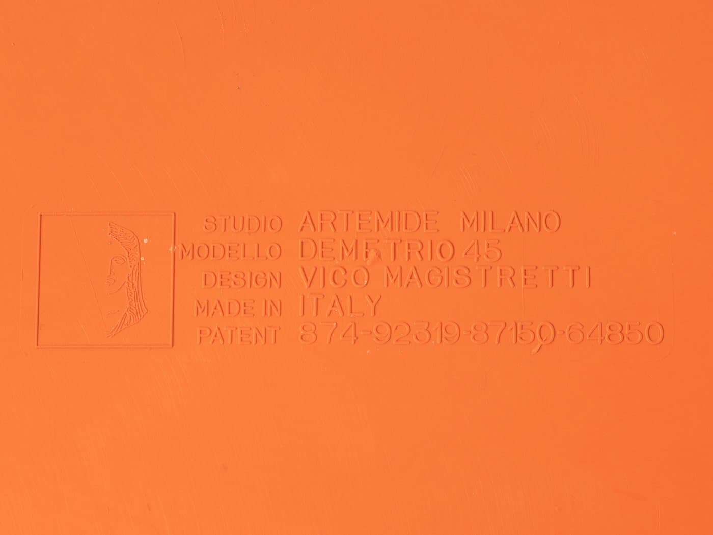 Zestaw dwóch stolików bocznych Demetrio 45, pomarańczowy, plastik, proj. V. Magistretti, Artemide, Włochy, lata 60. - 278265