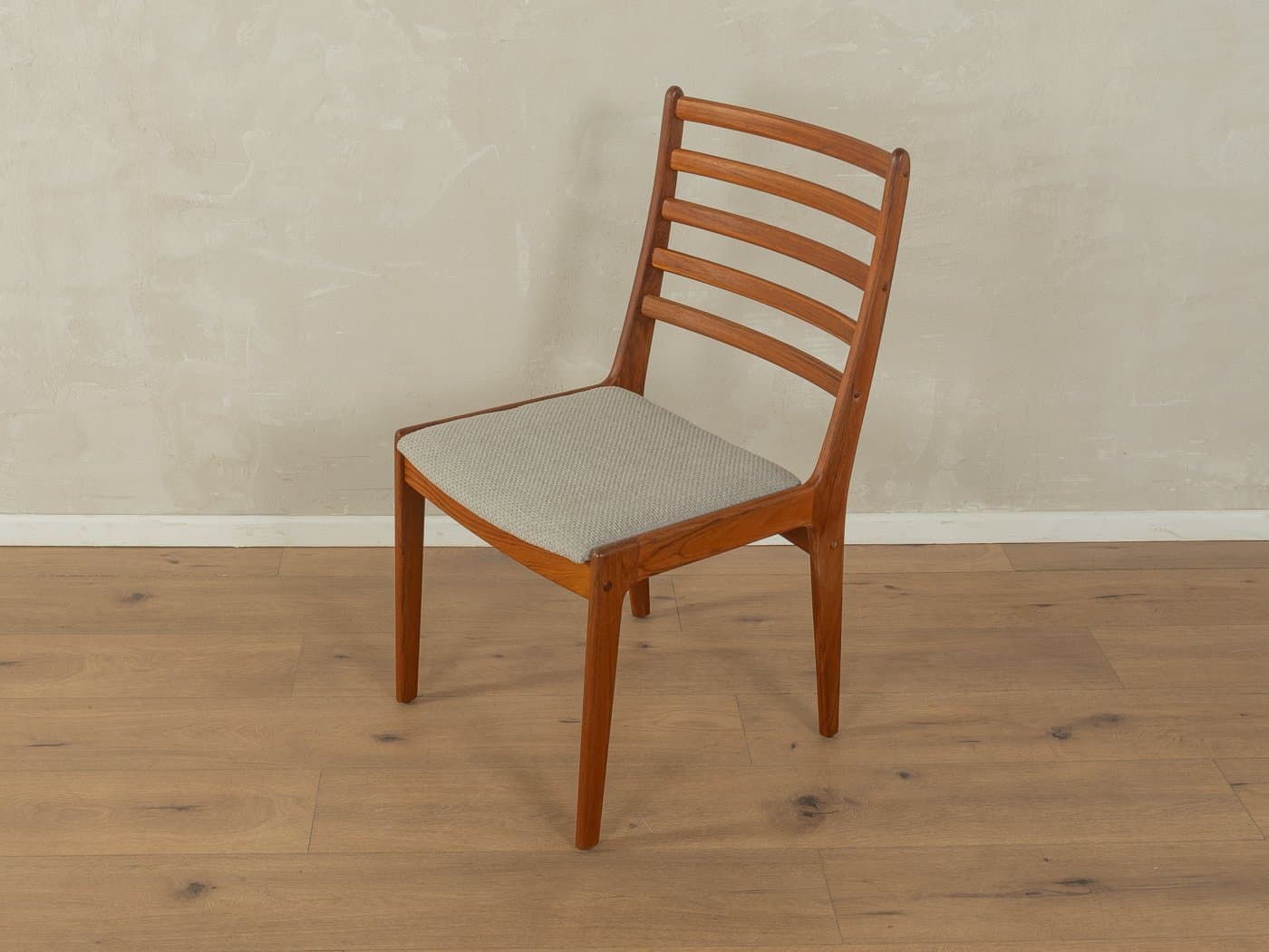 Zestaw pięciu krzeseł jadalnianych, teak brązowy, tkanina szara, Niemcy, lata 60. - 278110