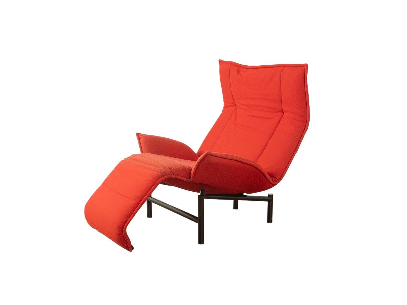 Fotel Veranda, stal czarna, tkanina czerwona, proj. V. Magistretti, Cassina, Włochy, lata 80.