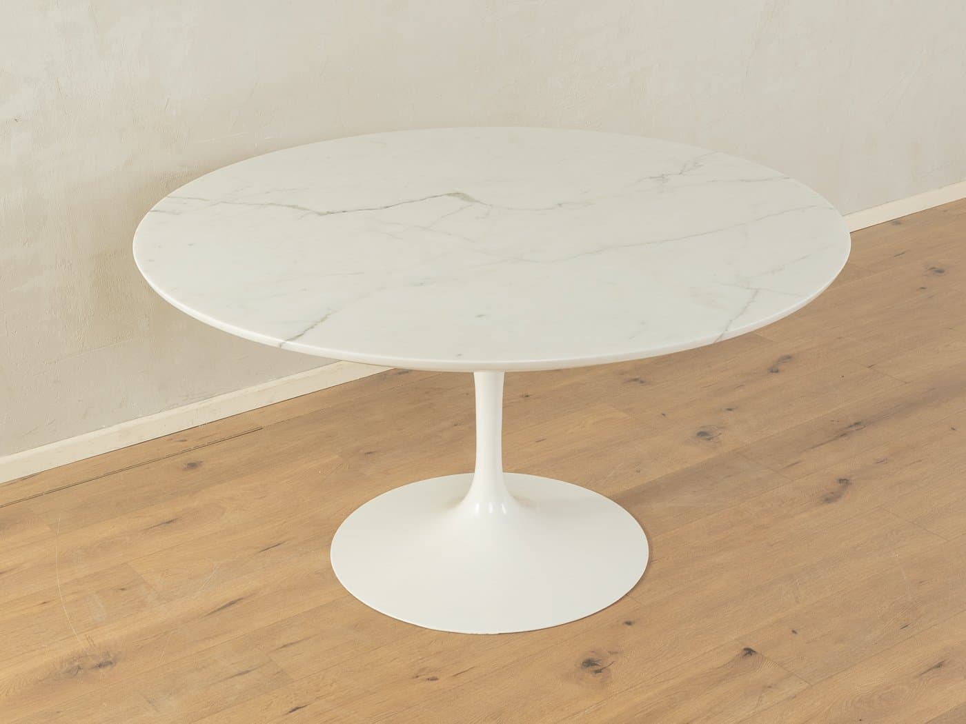 Dining Table Tulip, white marble, white metal, by E. Saarinen, Knoll, Germany, 1960s. - 279724