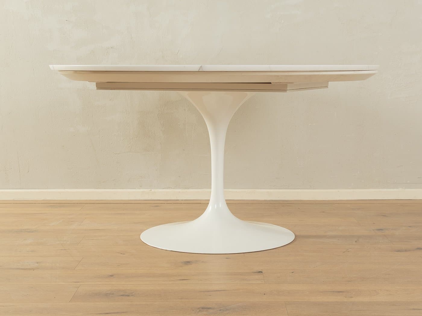 Dining Table Tulip, white marble, white metal, by E. Saarinen, Knoll, Germany, 1960s. - 279720