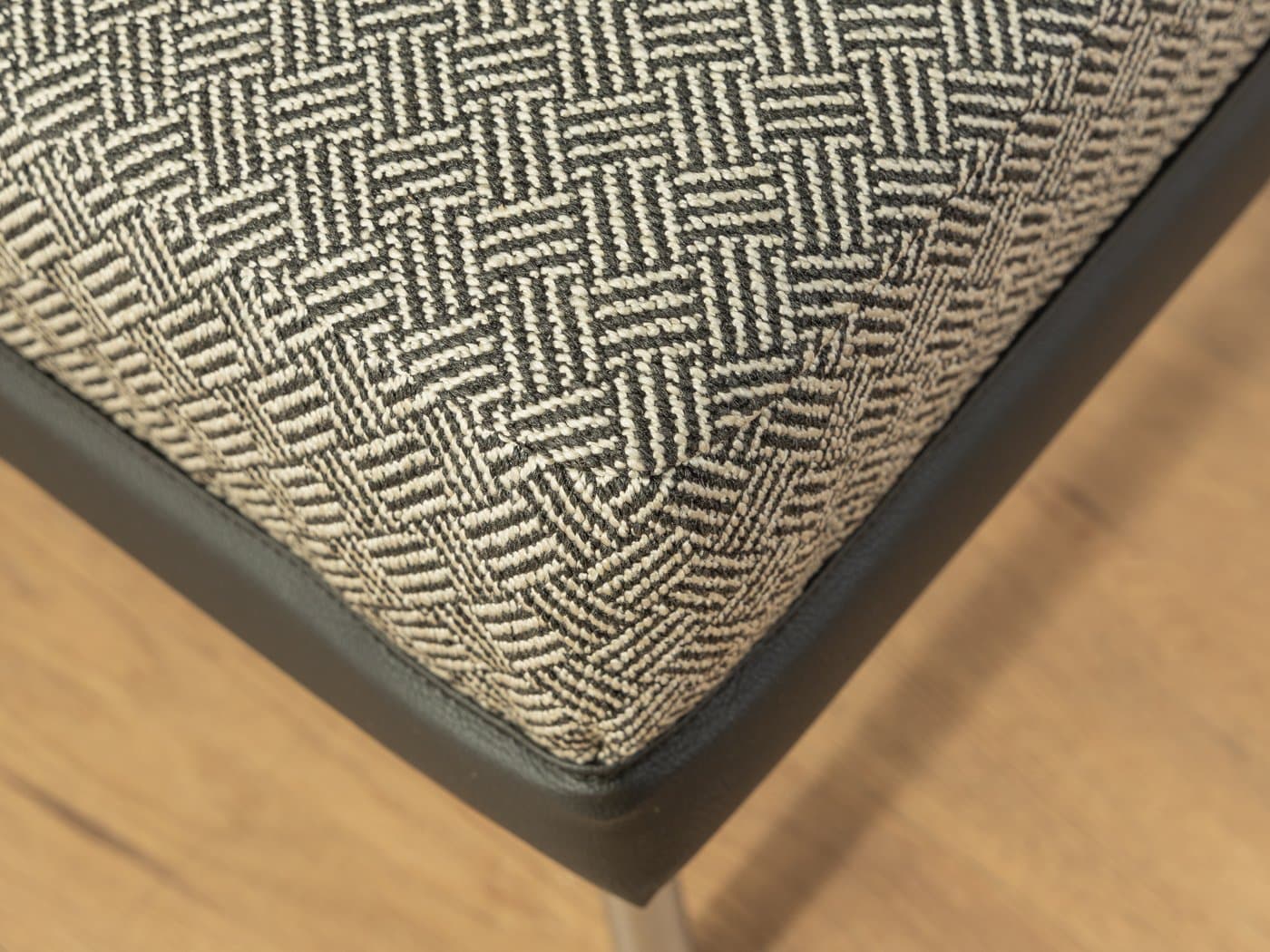 Fotel, czarny szary srebrny, tkanina, drewno, chrom, Mauser, Niemcy, lata 30. - 279695