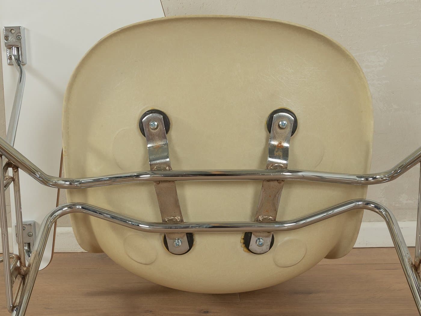 Krzesło DSS-TA, włókno szklane żółty, stal nierdzewna srebrny, proj. C. & R. Eames, Herman Miller, USA, lata 60. - 282900