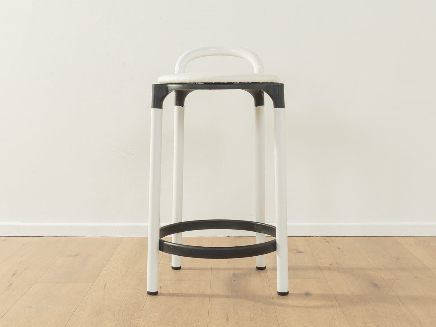 Stołek, czarny biały, plastik, proj. A. Castelli Ferrieri, Kartell, Włochy, lata 80. - 282729