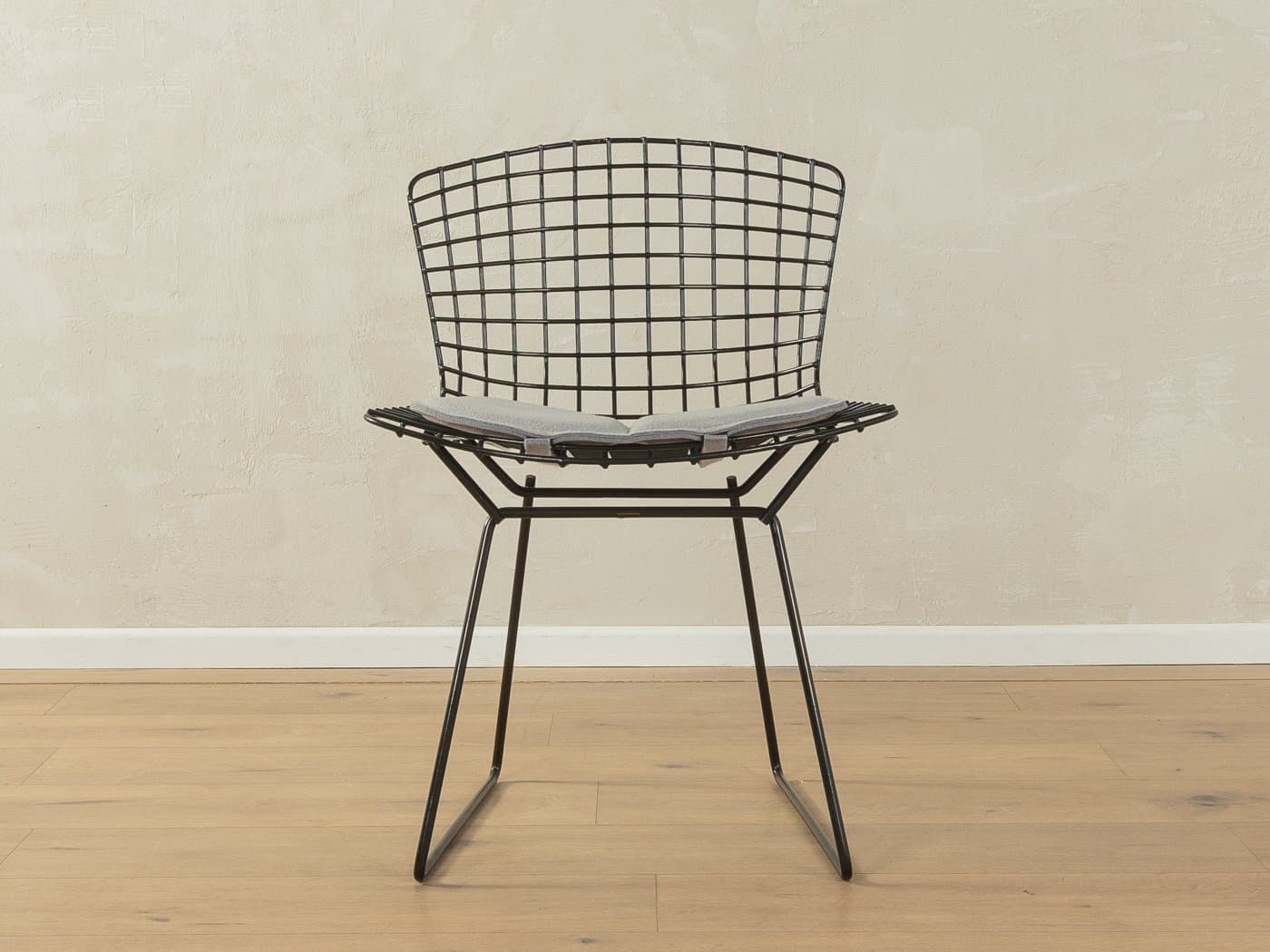 Krzesło Model 420 Bertoia, metal czarny, proj. H. Bertoia, Knoll, USA, lata 40. - 283389
