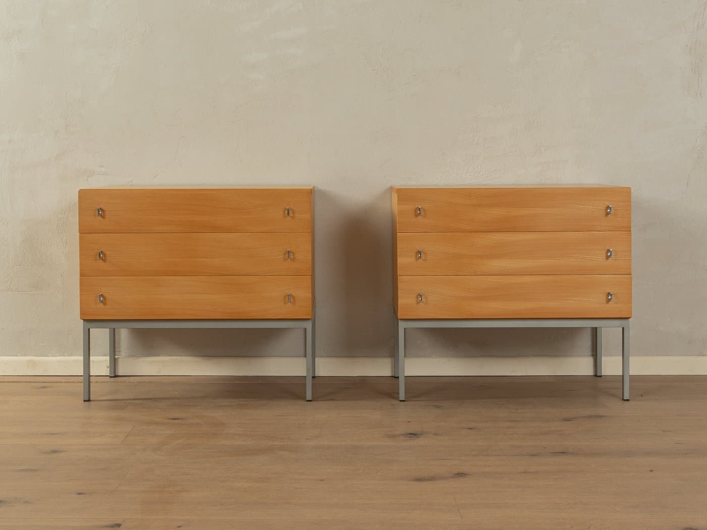 Zestaw dwóch stolików nocnych, jesion brązowy, stal szczotkowana szara, Niemcy, lata 60. - 283306