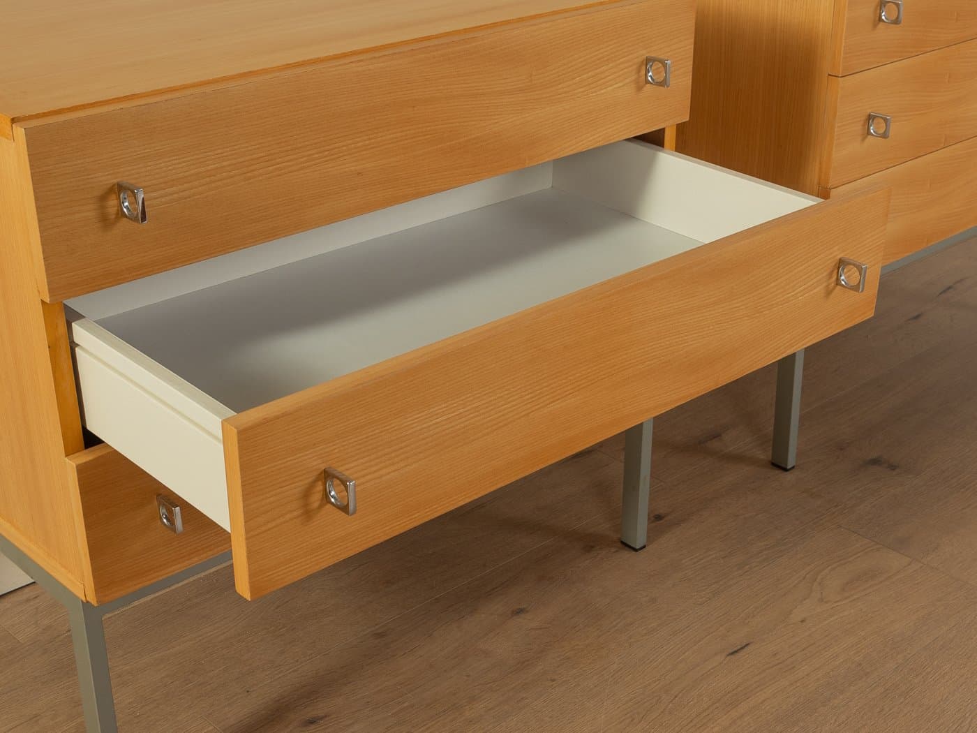 Zestaw dwóch stolików nocnych, jesion brązowy, stal szczotkowana szara, Niemcy, lata 60. - 283305