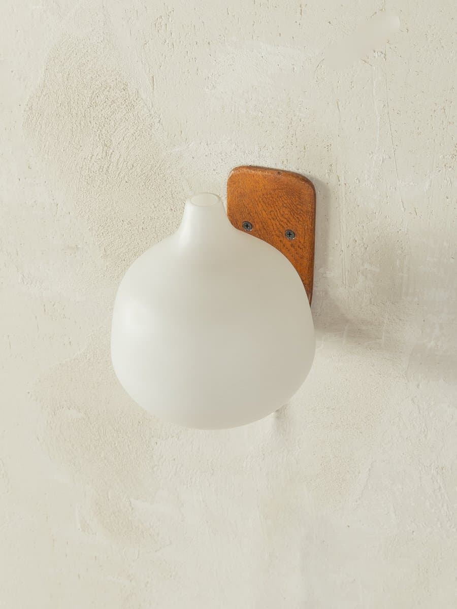 Kinkiet, szkło matowe białe, teak brązowy, proj. U. & Ö. Kristiansson, Luxus, Szwecja, lata 60. - 283237