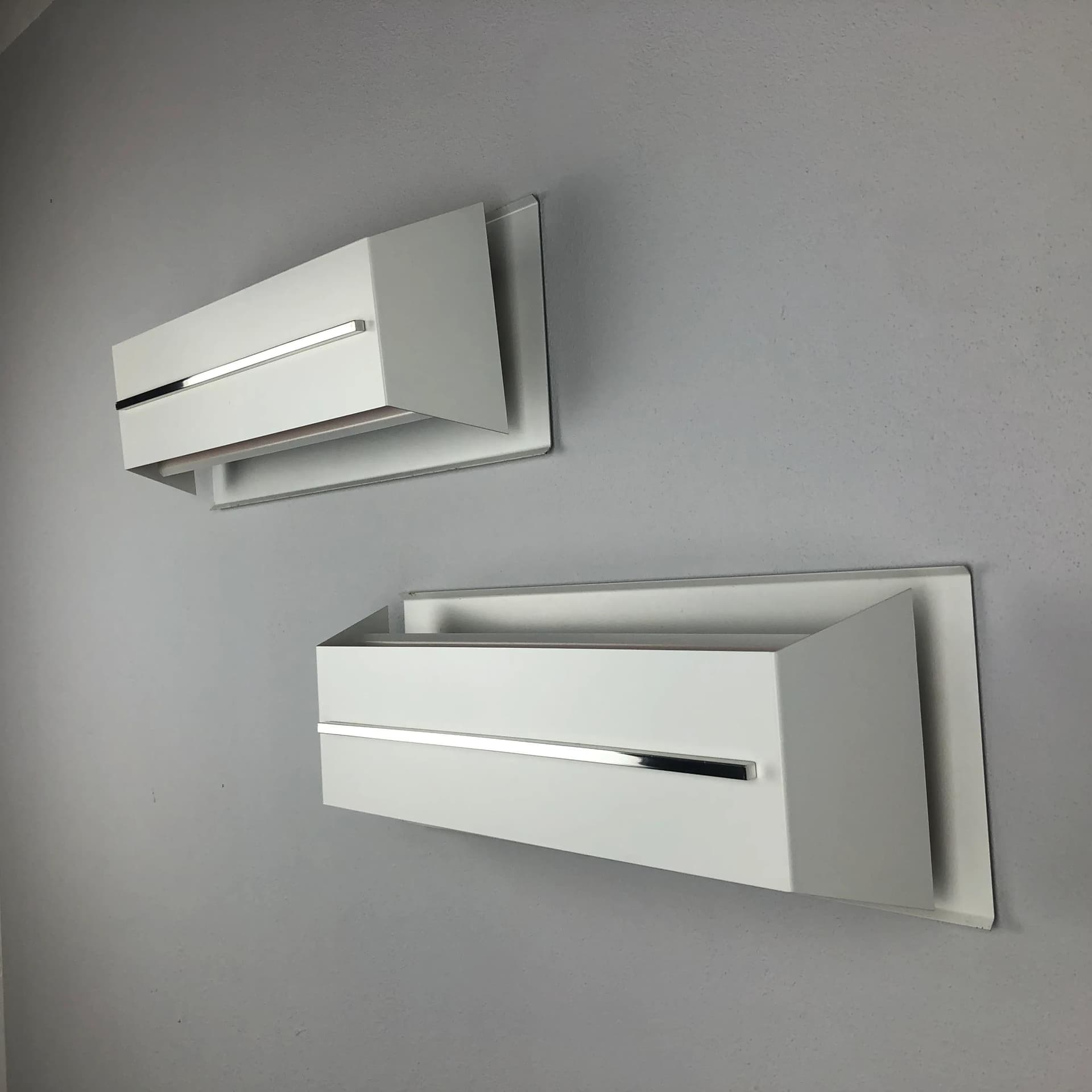 Para kinkietów modernistycznych, stal lakierowana biała, aluminium chromowane, N-Leuchten, Niemcy, lata 70. - 20757