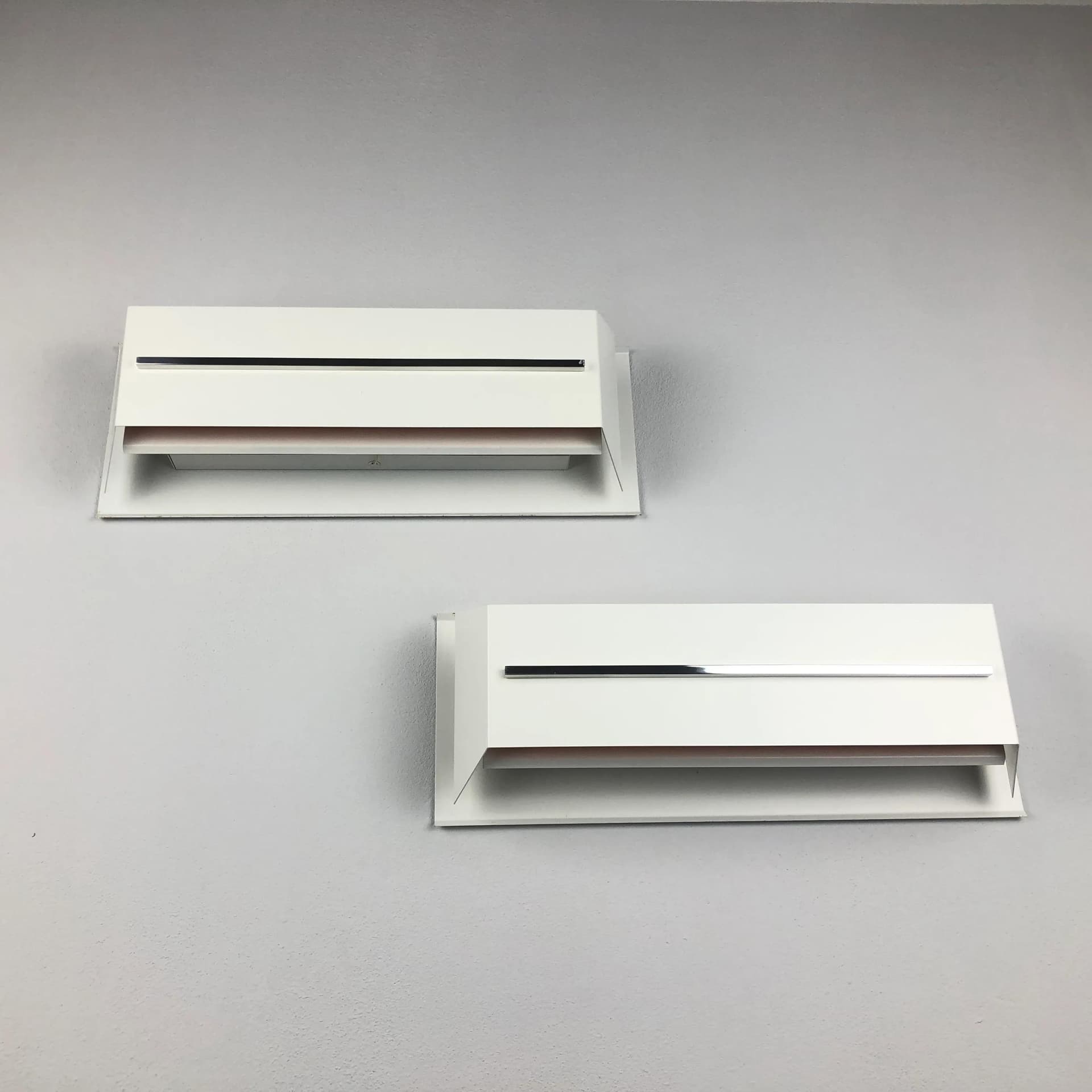 Para kinkietów modernistycznych, stal lakierowana biała, aluminium chromowane, N-Leuchten, Niemcy, lata 70. - 20758