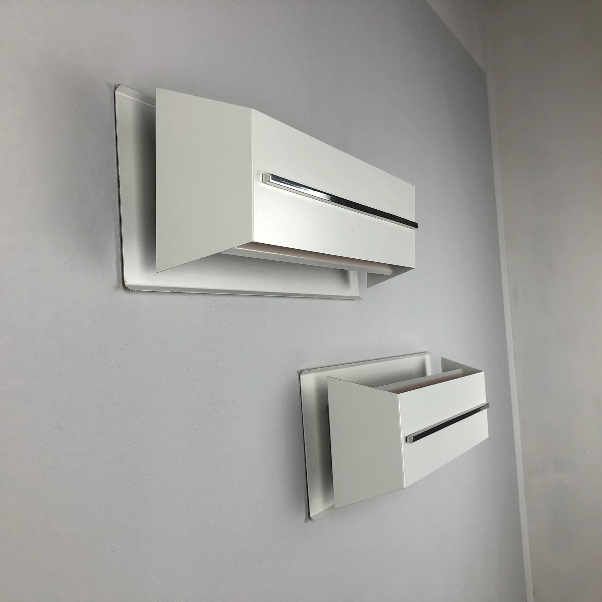 Para kinkietów modernistycznych, stal lakierowana biała, aluminium chromowane, N-Leuchten, Niemcy, lata 70. - 20756