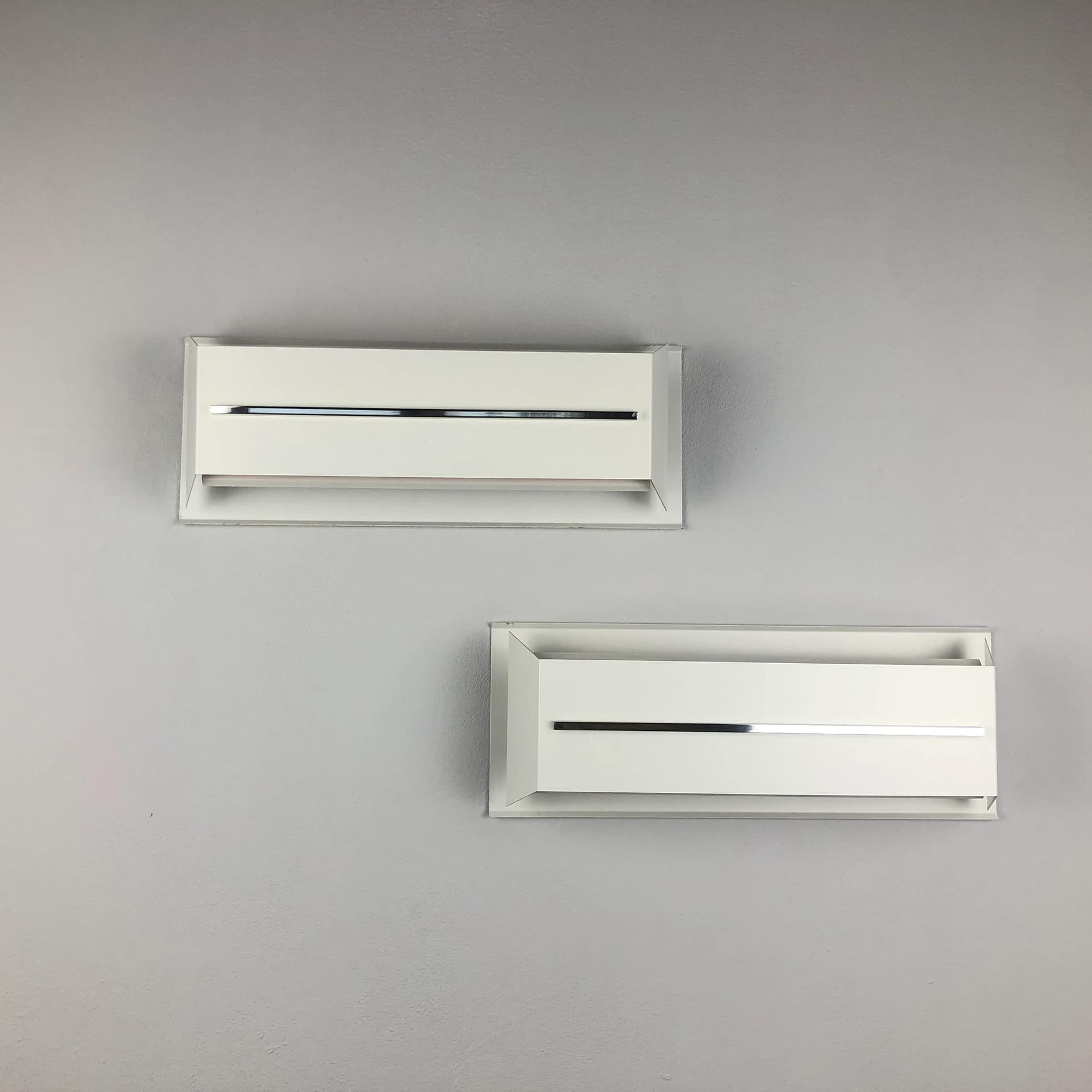 Para kinkietów modernistycznych, stal lakierowana biała, aluminium chromowane, N-Leuchten, Niemcy, lata 70. - 20759