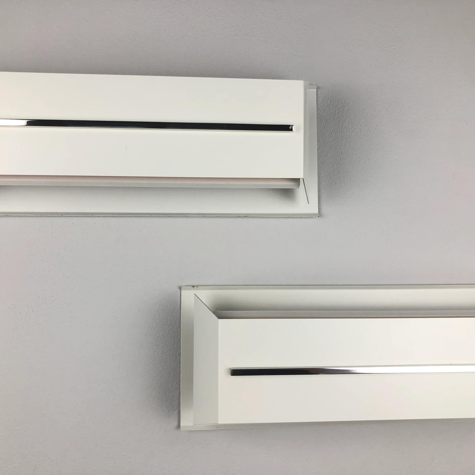 Para kinkietów modernistycznych, stal lakierowana biała, aluminium chromowane, N-Leuchten, Niemcy, lata 70. - 20754