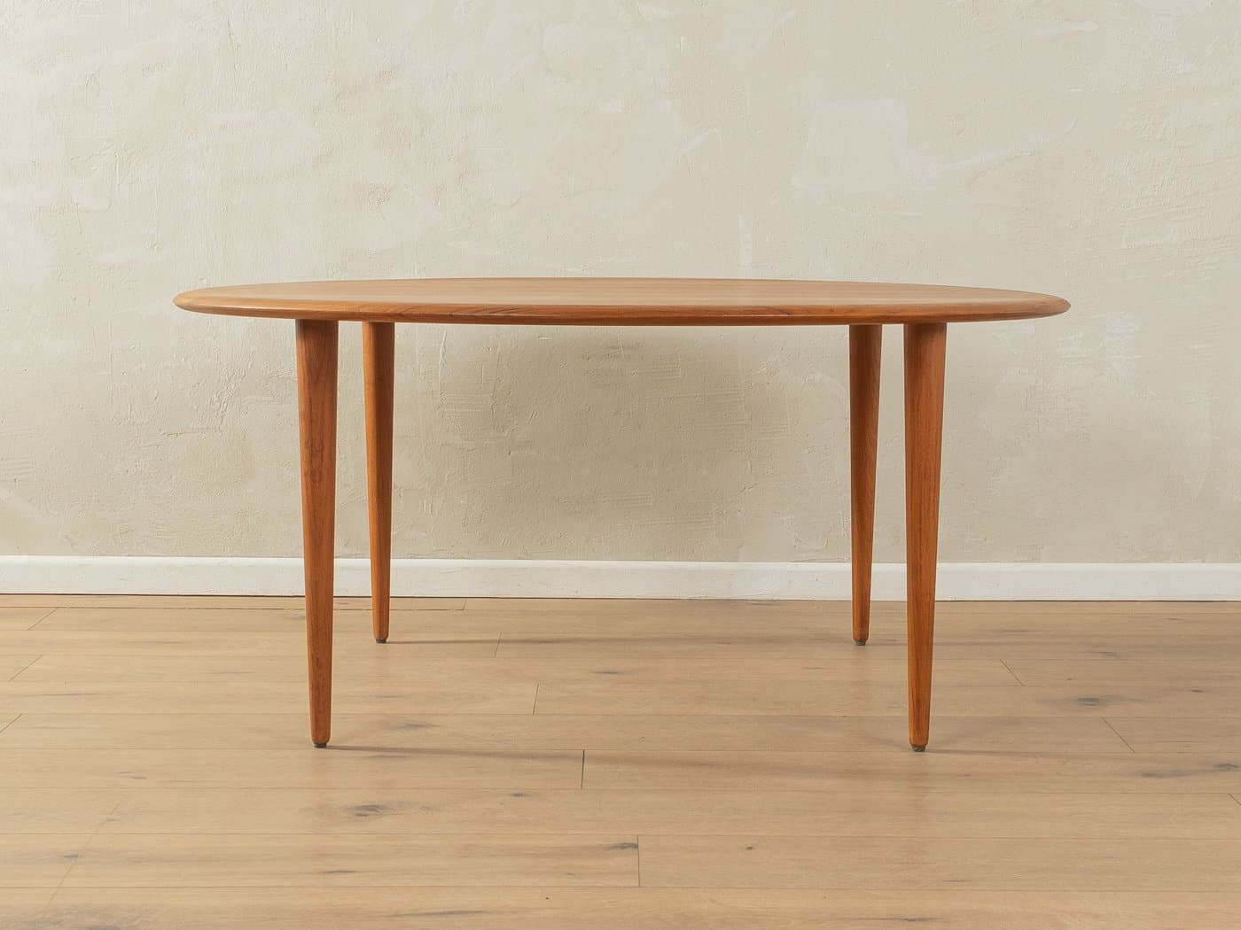 Round coffee table, brown teak, by P. Hvidt & O. Mølgaard-Nielsen, France & Søn, Denmark, 1960s. - 283649