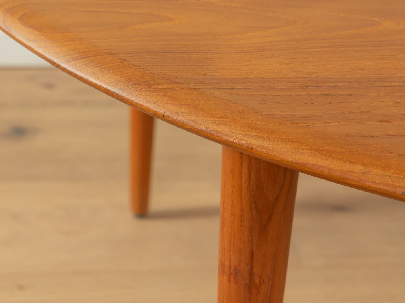 Round coffee table, brown teak, by P. Hvidt & O. Mølgaard-Nielsen, France & Søn, Denmark, 1960s. - 283652